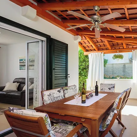 Dom wakacyjny Impeccable 3-bed House In Supetar