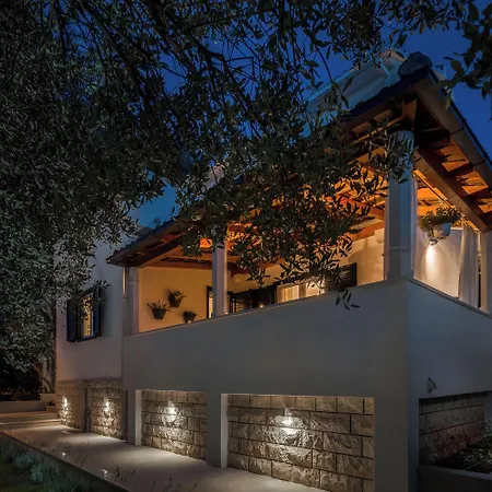 Impeccable 3-bed House In Supetar Dom wakacyjny