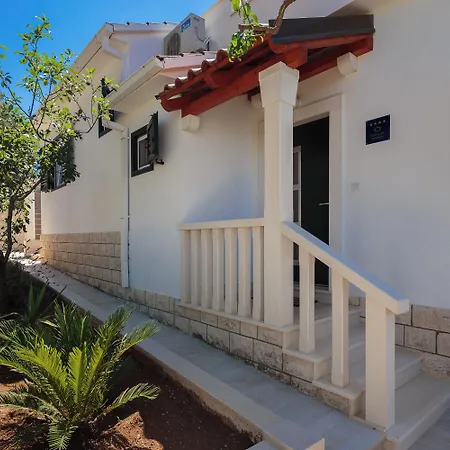Dom wakacyjny Impeccable 3-bed House In Supetar *
