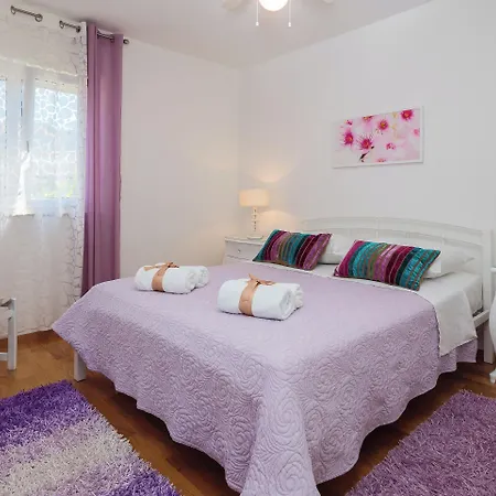 Dom wakacyjny Impeccable 3-bed House In Supetar Mirce