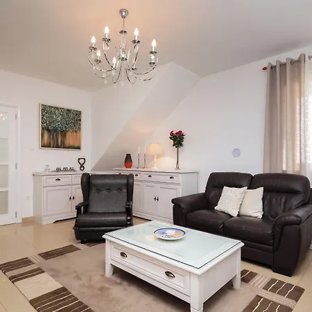 Dom wakacyjny Impeccable 3-bed House In Supetar